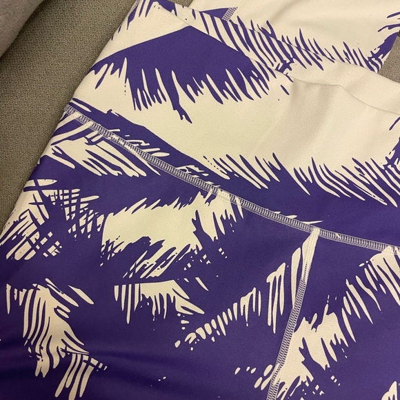 Fabletics Pureluxe 3/4 leggings - Picture 2 of 3